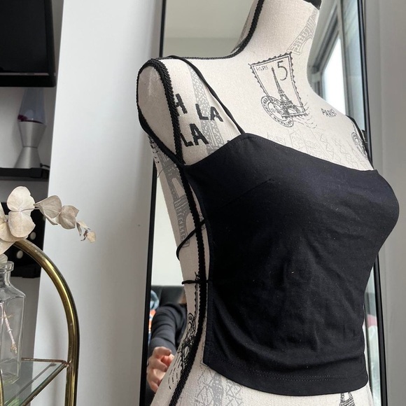 Brandy Melville open back crisscross top - Picture 7 of 7